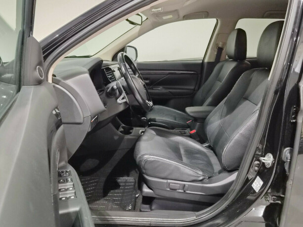 mitsubishi-outlander-bensin-2016-big-8