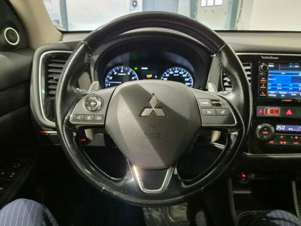 mitsubishi-outlander-bensin-2016-big-10