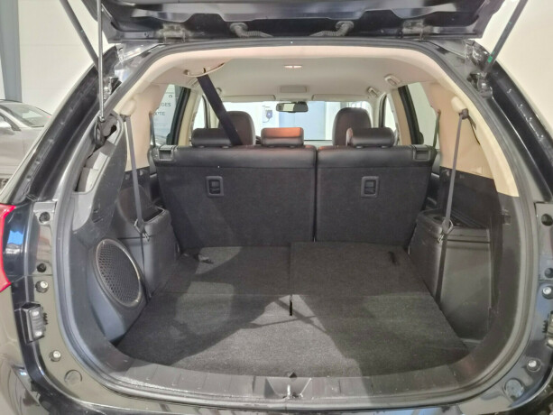 mitsubishi-outlander-bensin-2016-big-24
