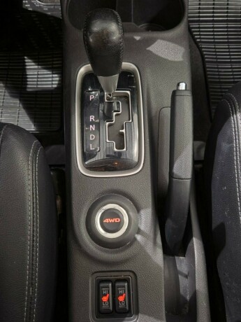mitsubishi-outlander-bensin-2016-big-16