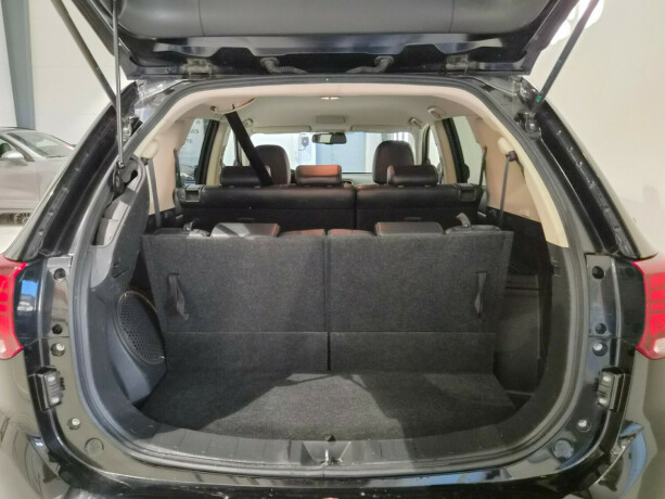 mitsubishi-outlander-bensin-2016-big-25