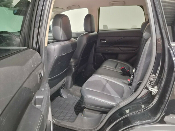 mitsubishi-outlander-bensin-2016-big-22