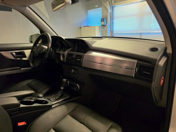 mercedes-benz-glk350-diesel-2010-big-14