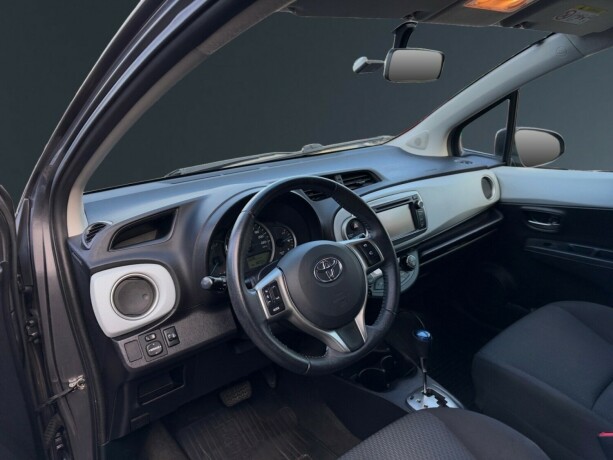 toyota-yaris-bensin-2013-big-8
