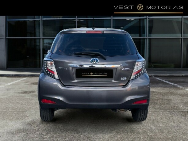 toyota-yaris-bensin-2013-big-5