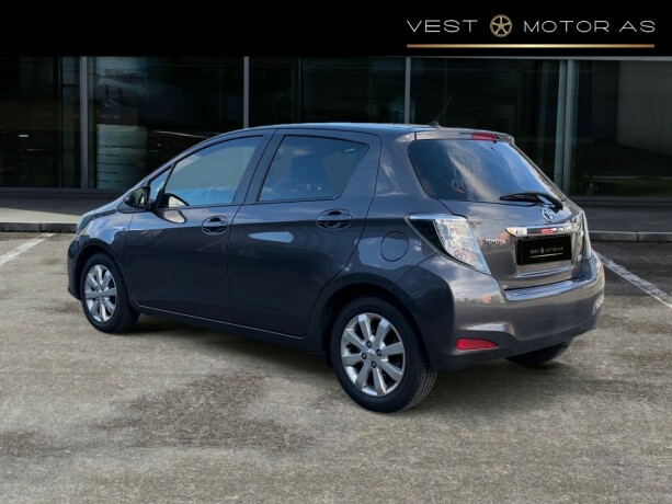 toyota-yaris-bensin-2013-big-4