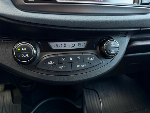 toyota-yaris-bensin-2013-big-22
