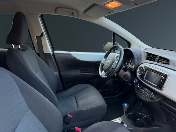 toyota-yaris-bensin-2013-big-11
