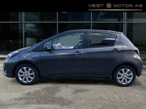 toyota-yaris-bensin-2013-big-3