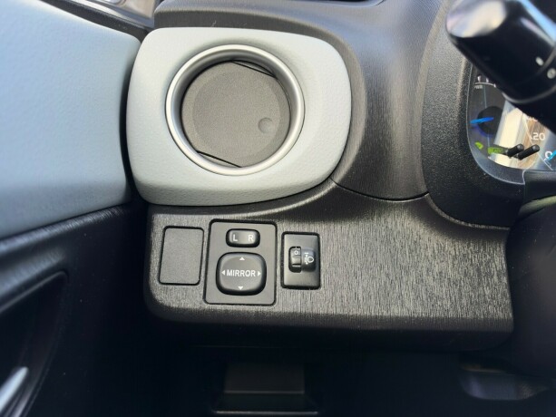 toyota-yaris-bensin-2013-big-19
