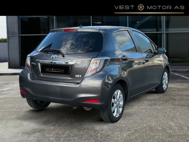 toyota-yaris-bensin-2013-big-7