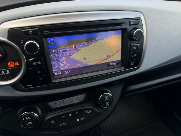 toyota-yaris-bensin-2013-big-14