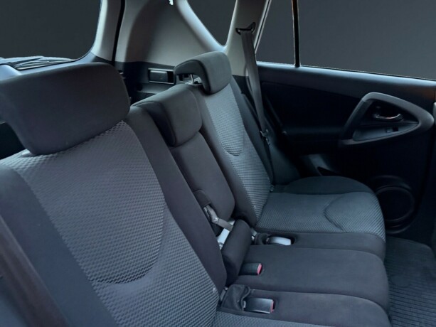 toyota-rav4-diesel-2007-big-12