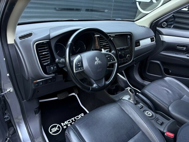 mitsubishi-outlander-elektrisitetbensin-2014-big-9