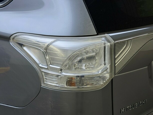 mitsubishi-outlander-elektrisitetbensin-2014-big-6