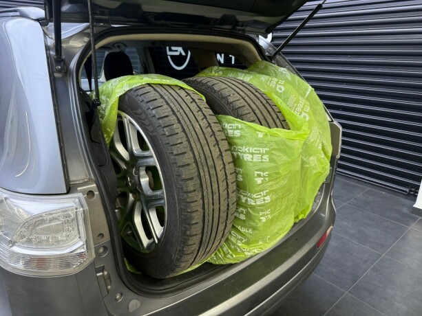 mitsubishi-outlander-elektrisitetbensin-2014-big-26