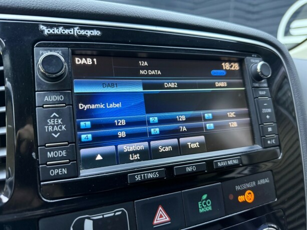 mitsubishi-outlander-elektrisitetbensin-2014-big-16