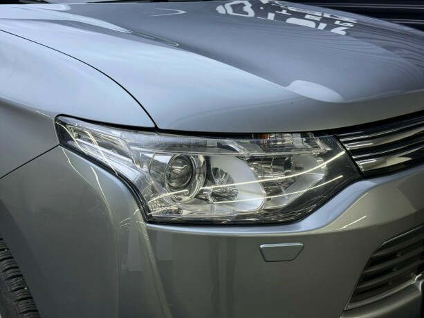 mitsubishi-outlander-elektrisitetbensin-2014-big-3