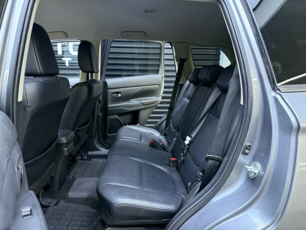 mitsubishi-outlander-elektrisitetbensin-2014-big-24