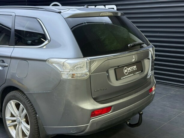 mitsubishi-outlander-elektrisitetbensin-2014-big-5