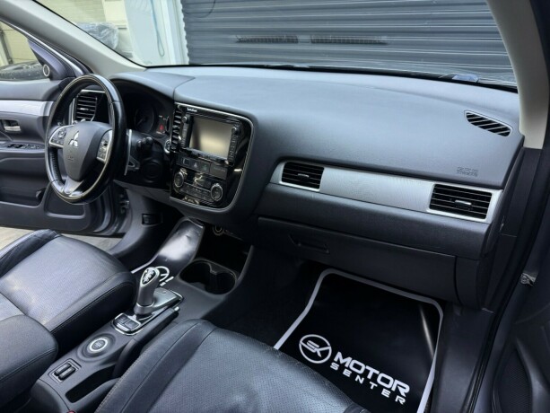mitsubishi-outlander-elektrisitetbensin-2014-big-10