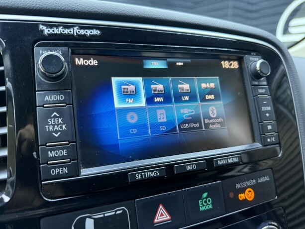 mitsubishi-outlander-elektrisitetbensin-2014-big-17