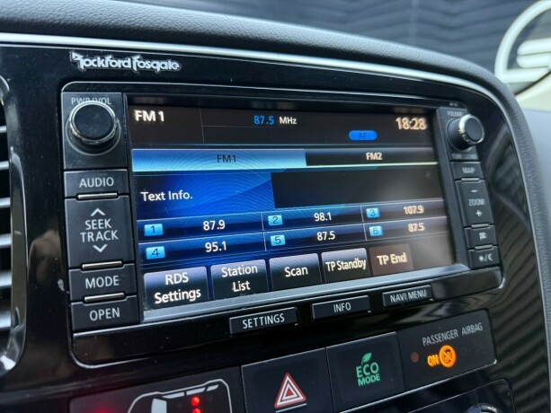 mitsubishi-outlander-elektrisitetbensin-2014-big-15