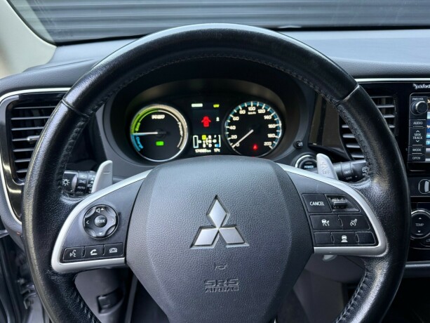 mitsubishi-outlander-elektrisitetbensin-2014-big-12