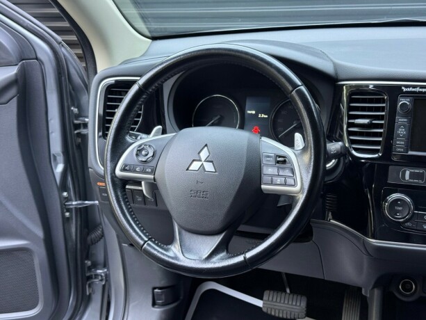 mitsubishi-outlander-elektrisitetbensin-2014-big-11