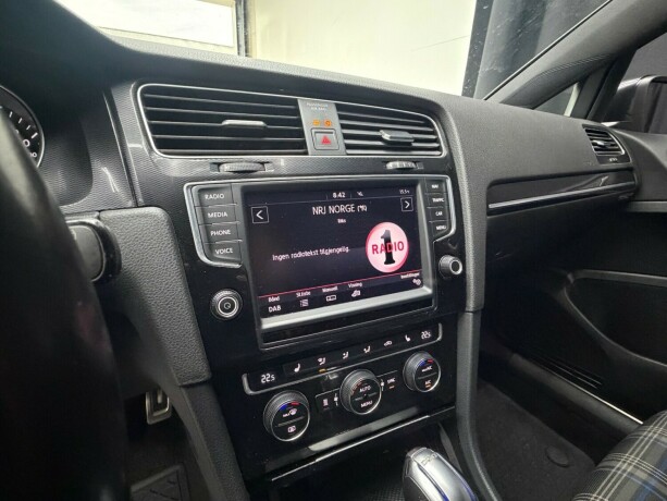 volkswagen-golf-vii-plug-in-petrol-2015-big-21
