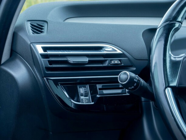 citroen-c4-picasso-diesel-2017-big-19
