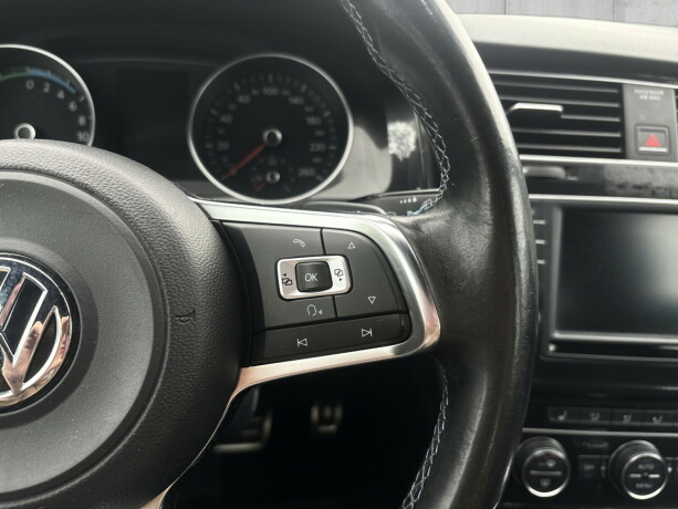 volkswagen-golf-vii-elektrisitetbensin-2015-big-13