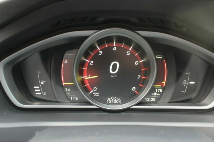 volvo-v40-bensin-2016-big-13