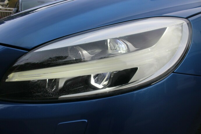 volvo-v40-bensin-2016-big-2