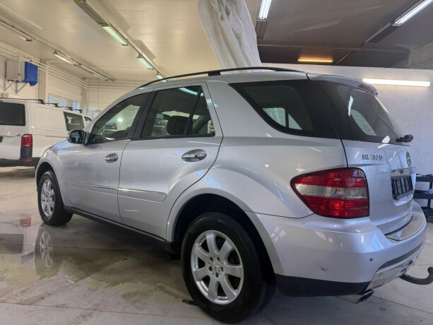 mercedes-benz-ml320-diesel-2006-big-4