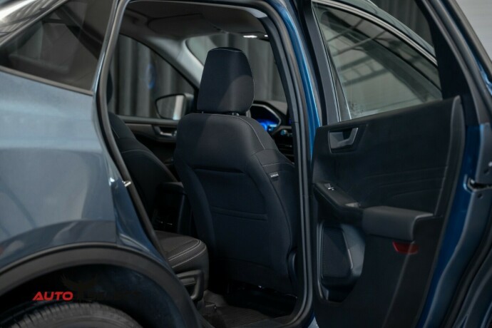 ford-kuga-elektrisitetbensin-2022-big-12