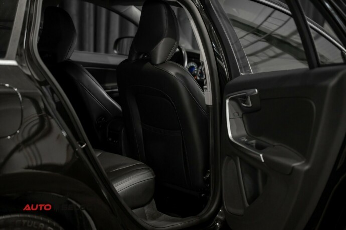 volvo-v60-diesel-2013-big-12