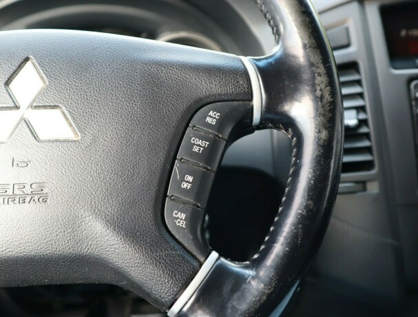 mitsubishi-pajero-diesel-2007-big-13