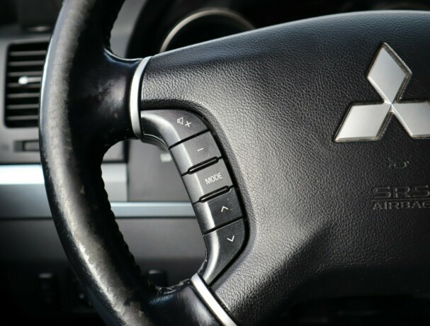 mitsubishi-pajero-diesel-2007-big-12