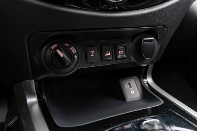 nissan-navara-diesel-2021-big-25