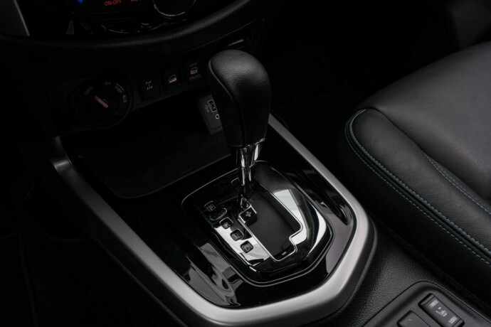 nissan-navara-diesel-2021-big-23