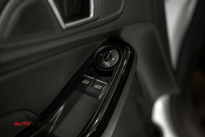 ford-fiesta-bensin-2015-big-20