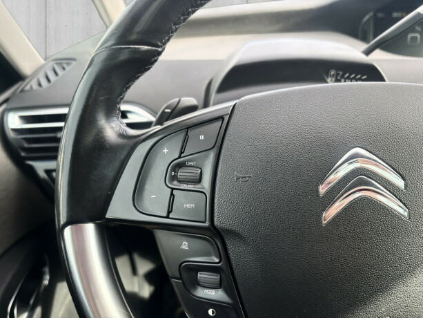 citroen-c4-picasso-bensin-2018-big-13