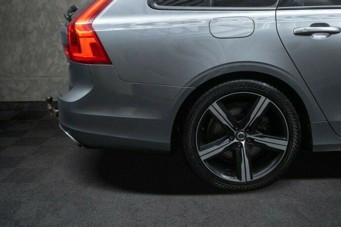 volvo-v90-diesel-2019-big-9