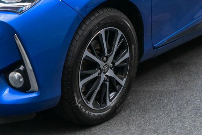 toyota-yaris-elektrisitetbensin-2018-big-4