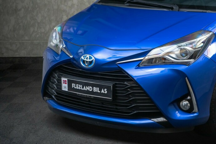 toyota-yaris-elektrisitetbensin-2018-big-2