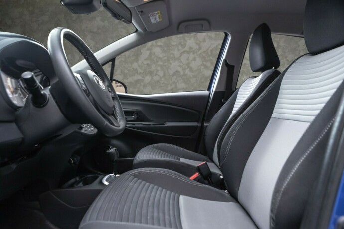 toyota-yaris-elektrisitetbensin-2018-big-19