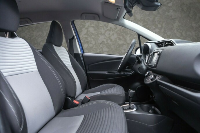 toyota-yaris-elektrisitetbensin-2018-big-24