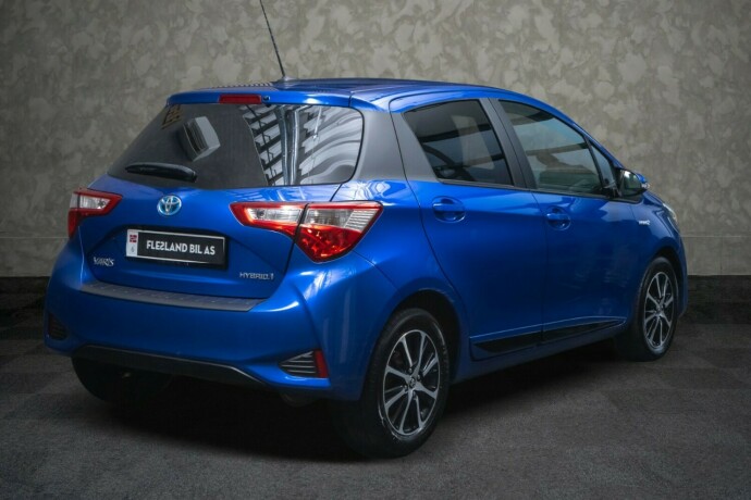 toyota-yaris-elektrisitetbensin-2018-big-7