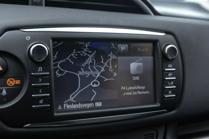 toyota-yaris-elektrisitetbensin-2018-big-15